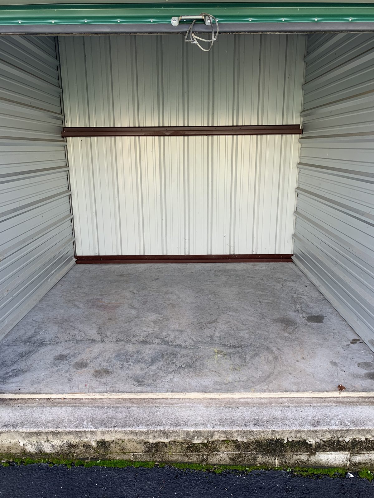 1925 Old Whitley Road - self storage units for cars